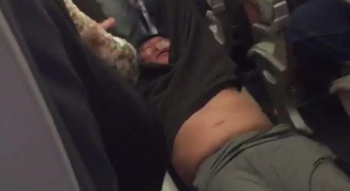 Man Dragged Off United Flight By Aviation Police