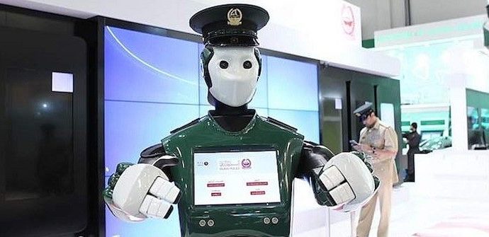 First Police Robot Unveiled in Dubai